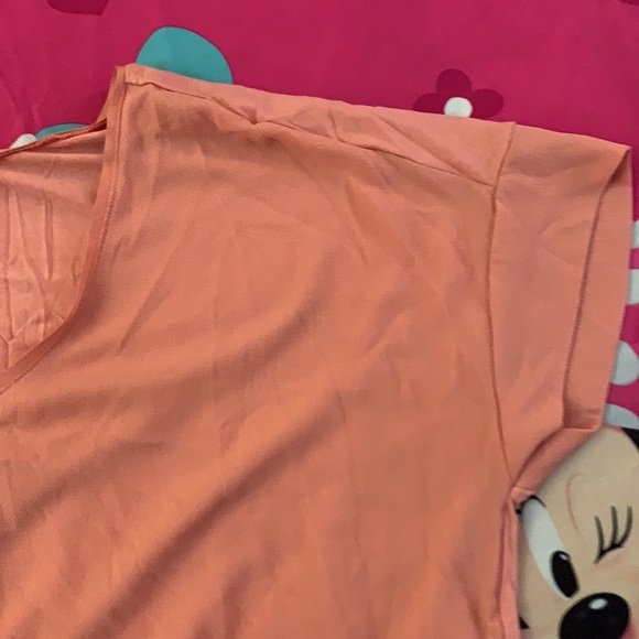 Coral/peachy shirt - Picture 4 of 4